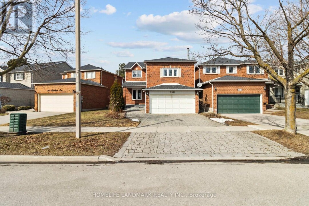 249 Charlton Ave in Vaughan, ON - Building Photo