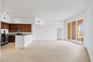 3001 NE 185th St in Aventura, FL - Building Photo