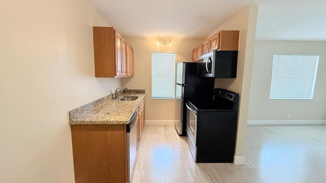 607 NE 29th Dr