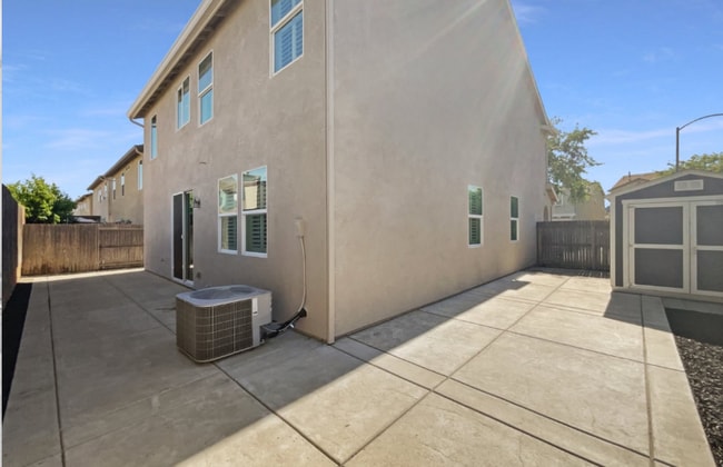 8268 Red Rock Dr in Sacramento, CA - Building Photo - Building Photo
