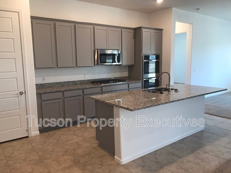 10918 W Yates Ln in Marana, AZ - Building Photo