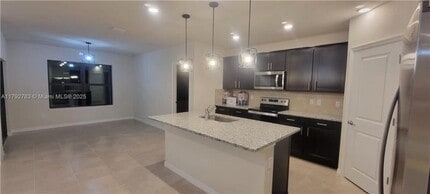 2941 Hibiscus Ave in Oakland Park, FL - Building Photo - Building Photo