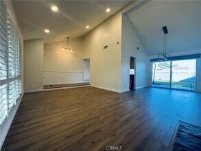 14762 Foxcroft Rd in Tustin, CA - Foto de edificio - Building Photo