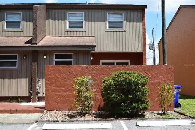 945 Castle Way in Lakeland, FL - Building Photo - Building Photo