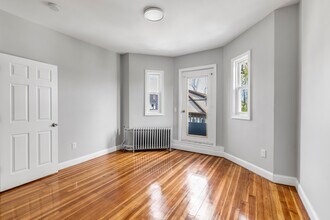 33 Wolcott St, Unit 3 in Boston, MA - Building Photo - Building Photo
