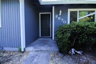 2670 Fijian Way in Medford, OR - Building Photo - Building Photo
