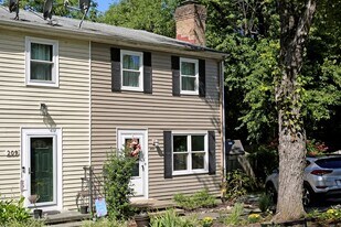 211 Greentree Park in Charlottesville, VA - Building Photo