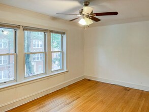 1902 W Winnemac Ave, Unit 2 in Chicago, IL - Foto de edificio - Building Photo