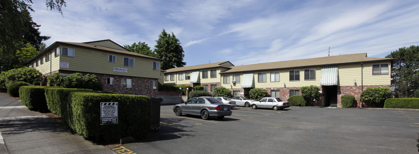 Tabor Hill Terrace in Portland, OR - Building Photo