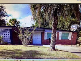 3923 Harbor View Dr in Jacksonville, FL - Building Photo