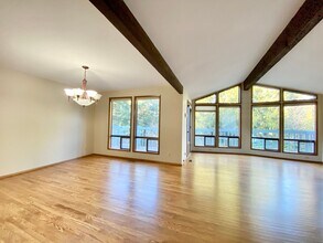 4624 146th Pl SE in Bellevue, WA - Building Photo - Building Photo