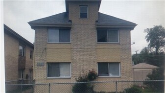 5327 S 73rd Ave, Unit 4 in Summit, IL - Building Photo