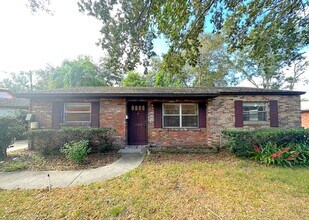 1502 W Country Club Dr in Tampa, FL - Building Photo - Building Photo