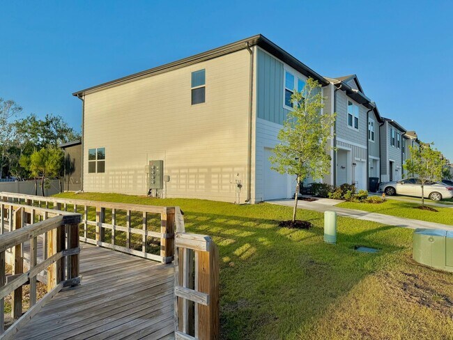 6214 Bucket Ct in Gibsonton, FL - Building Photo - Building Photo