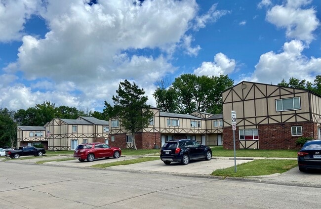 property at 1305 W Breckenridge Dr