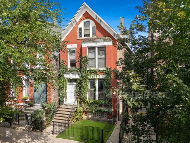 property at 835 N Paulina St