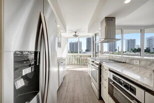 1000 E Island Blvd, Unit 707 in Aventura, FL - Building Photo