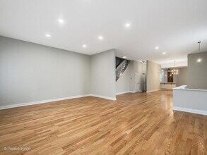 2013 W North Ave in Chicago, IL - Building Photo - Building Photo