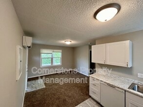 8160 Oak Dr in De Soto, KS - Building Photo - Building Photo