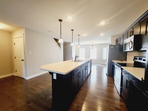 2265 Casey Cres SW in Edmonton, AB - Building Photo - Building Photo