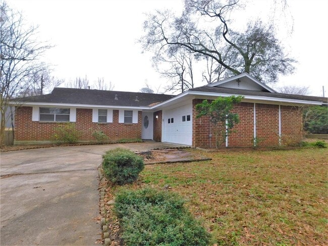 property at 2013 Oaklawn Dr