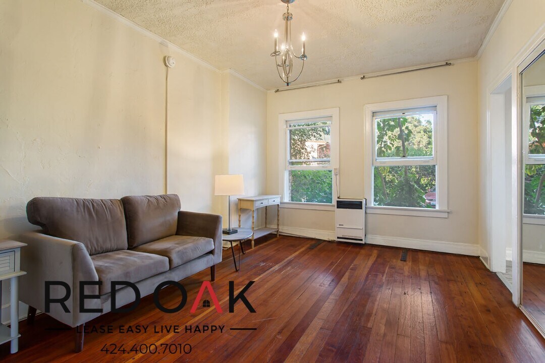 532 S Coronado St in Los Angeles, CA - Building Photo