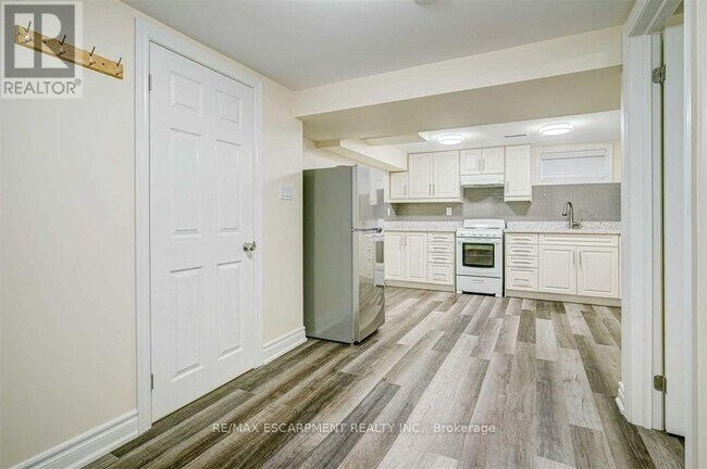 42 Madron Cres in Toronto, ON - Building Photo - Building Photo