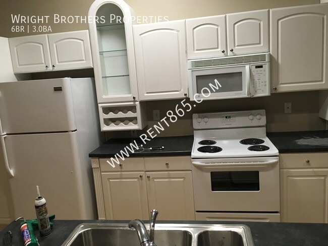 property at 1318 Laurel Ave