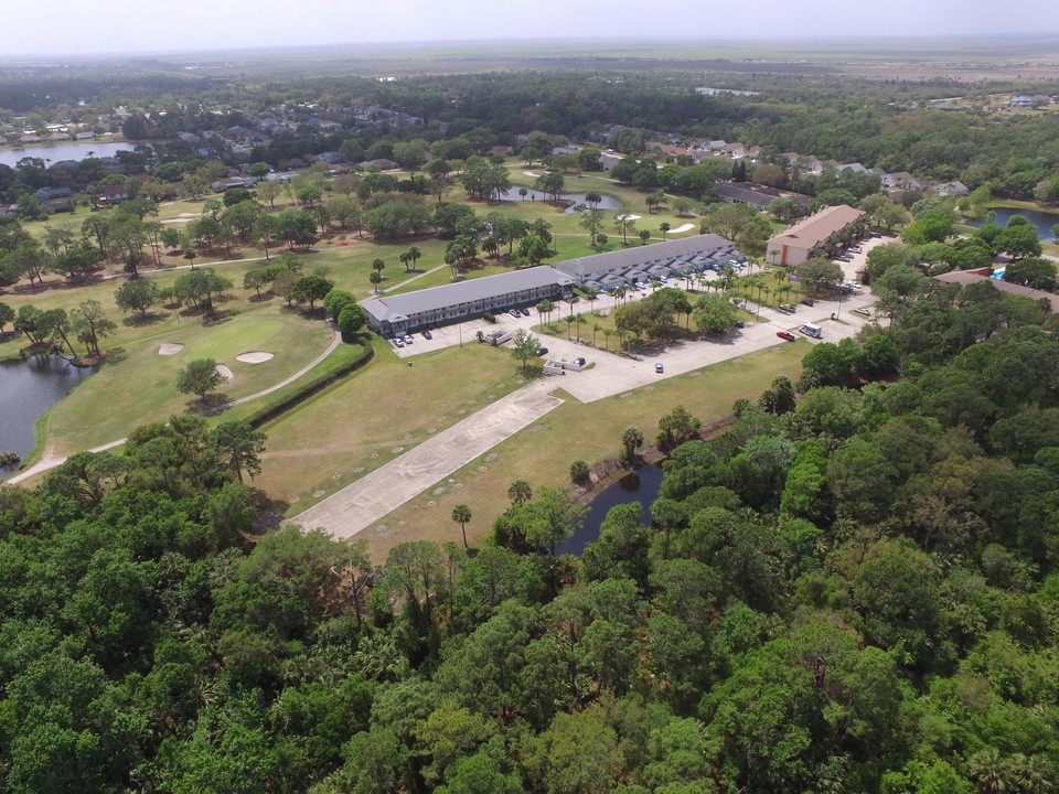 The Oaks at Rockledge Country Club in Rockledge, FL - Building Photo