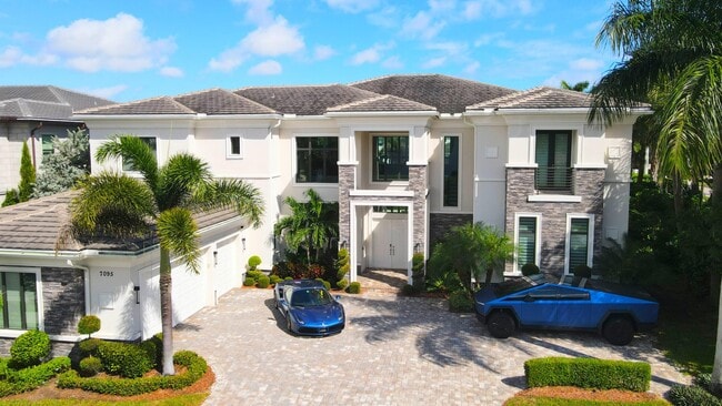 7095 NW 27th Ave