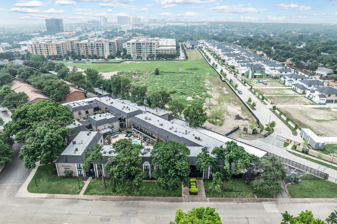 Paradiso Condominiums in Dallas, TX - Building Photo