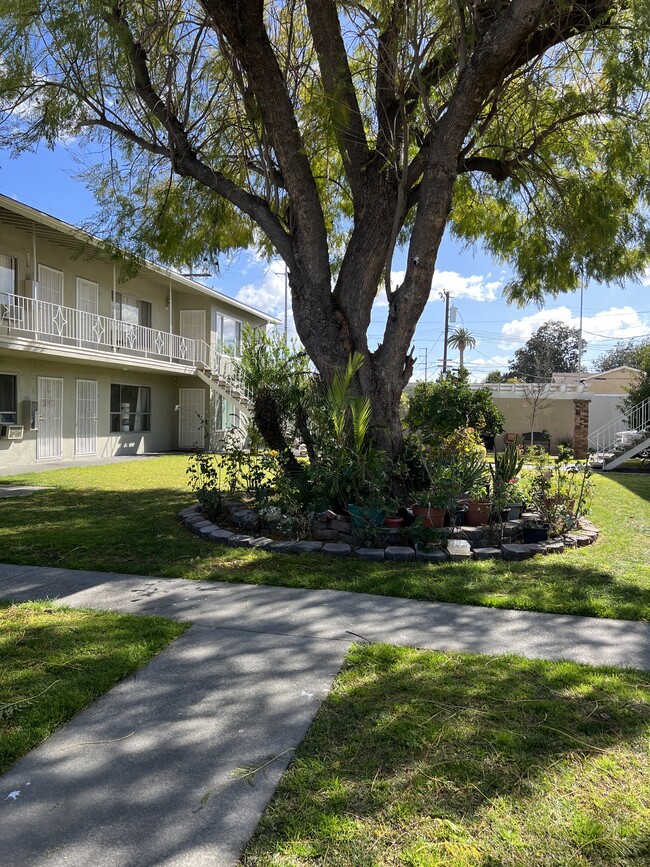 2324 E Commonwealth Ave, Unit 9