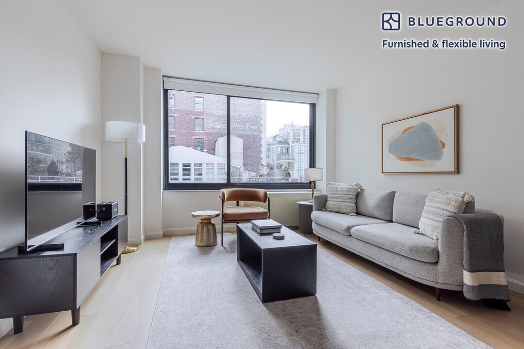 180 W 20th St in New York, NY - Building Photo