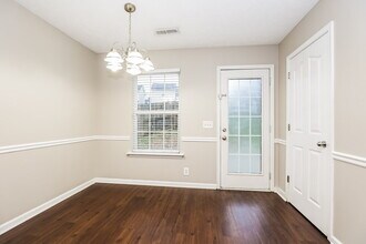 8009 Maggie Ct in Nashville, TN - Foto de edificio - Building Photo