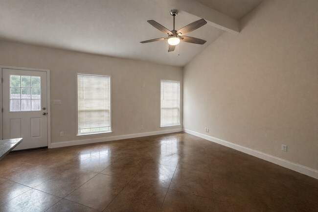 21425 Patton Ave in Lago Vista, TX - Building Photo - Building Photo