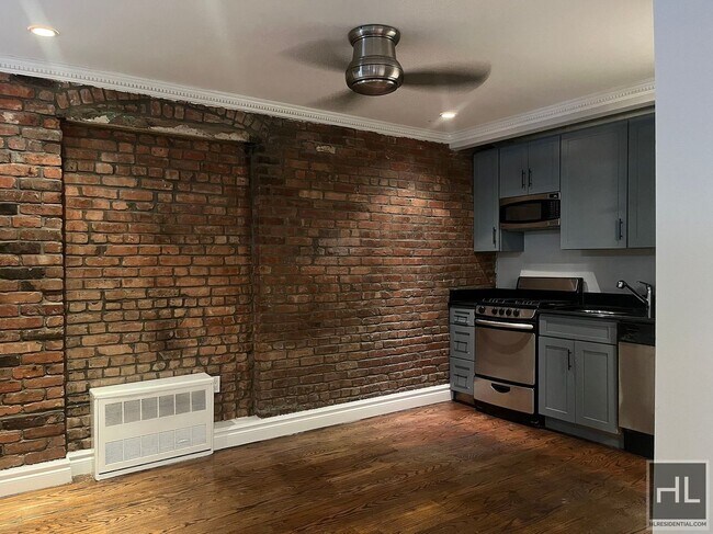 E 9TH ST. in New York, NY - Building Photo - Building Photo