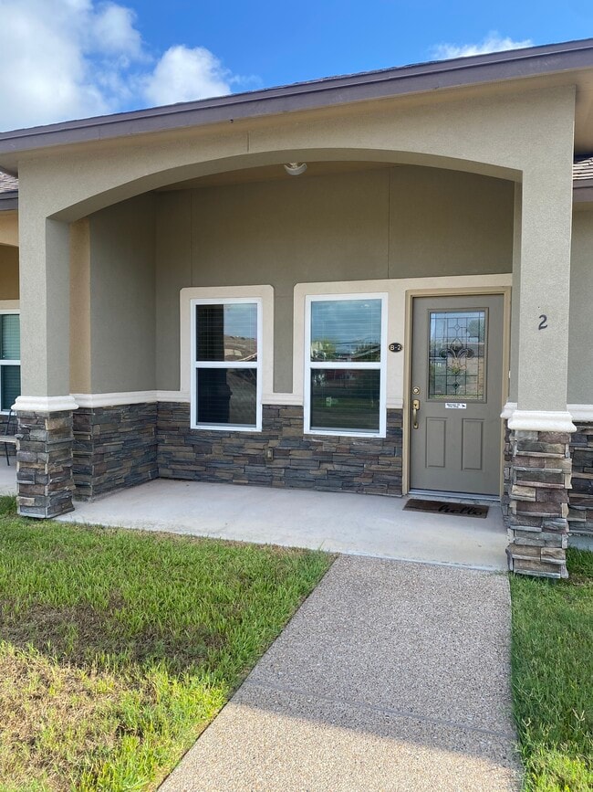 property at 1818 Rodd Field Rd