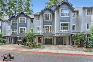 2077 NE 50th Way in Hillsboro, OR - Building Photo