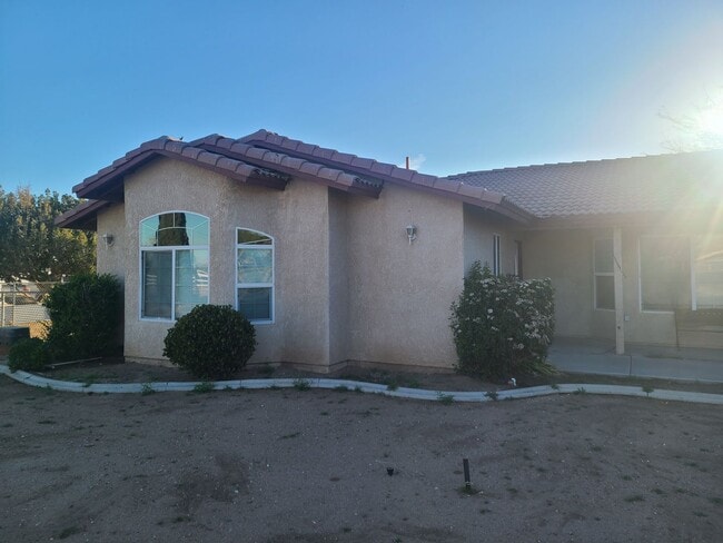 10421 6th Ave in Hesperia, CA - Building Photo - Building Photo
