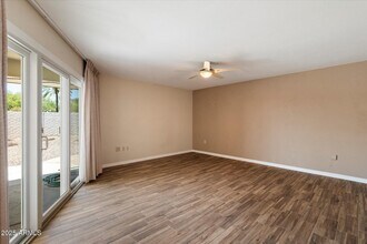10518 W Indian Wells Dr in Sun City, AZ - Building Photo - Building Photo