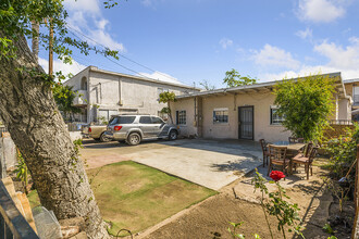 6828-6830 Morella Ave in North Hollywood, CA - Building Photo - Building Photo