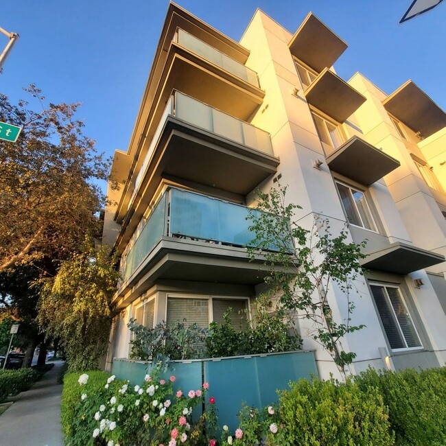 property at 160 S Hudson Ave