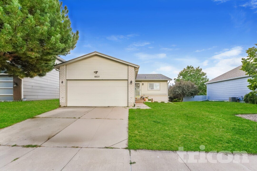 6625 Bear Tooth Dr in Colorado Springs, CO - Building Photo