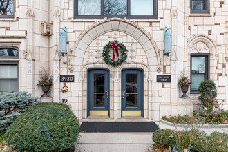 Lake Shore Towers in Chicago, IL - Building Photo - Building Photo