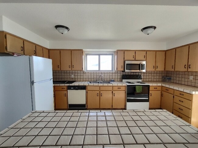 240 N 3rd St in Blythe, CA - Foto de edificio - Building Photo