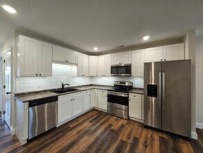 519 Hendrickson St, Unit B in Clinton, TN - Foto de edificio - Building Photo