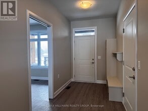 1547 Flanders Rd in Brockville, ON - Foto de edificio - Building Photo