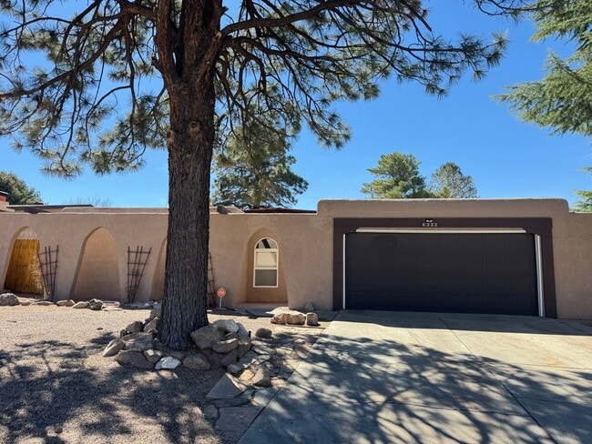6332 Esther Ave NE in Albuquerque, NM - Foto de edificio - Building Photo