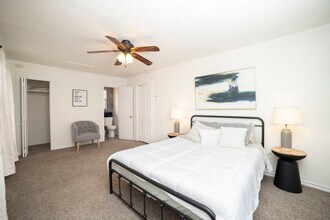 102 Lovera Blvd, Unit 102 Lovera #2 in San Antonio, TX - Foto de edificio - Building Photo