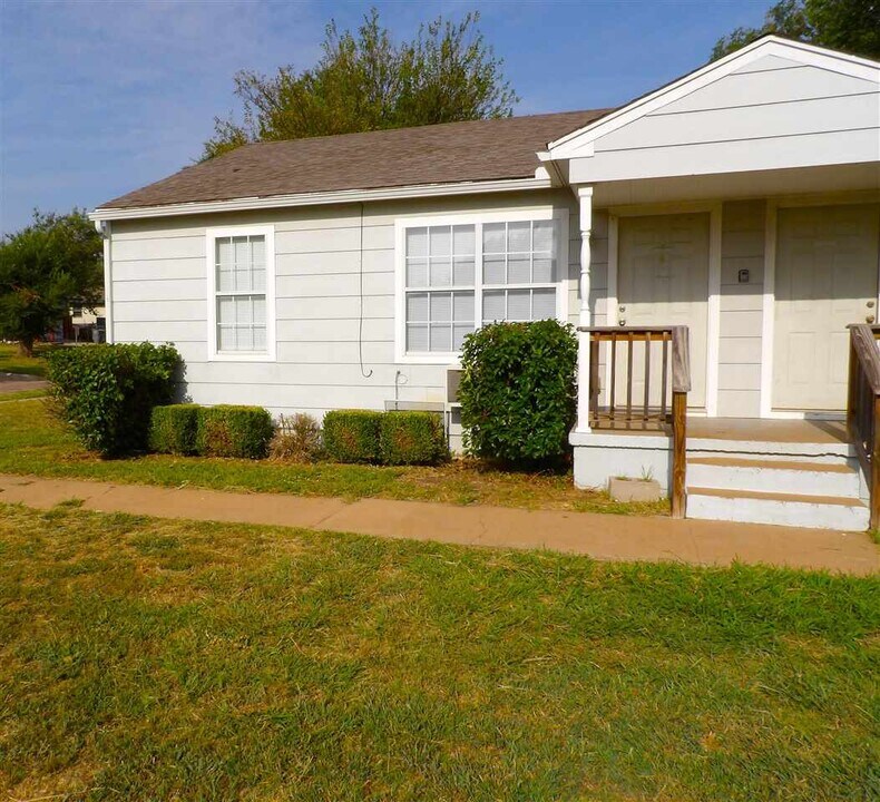 1165 NW Ozmun Ave in Lawton, OK - Building Photo